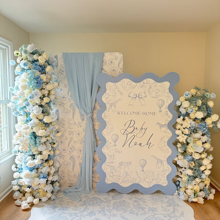 Toile de jouy baby welcome set by WPE Production with blue and white floral decorations and welcome home sign